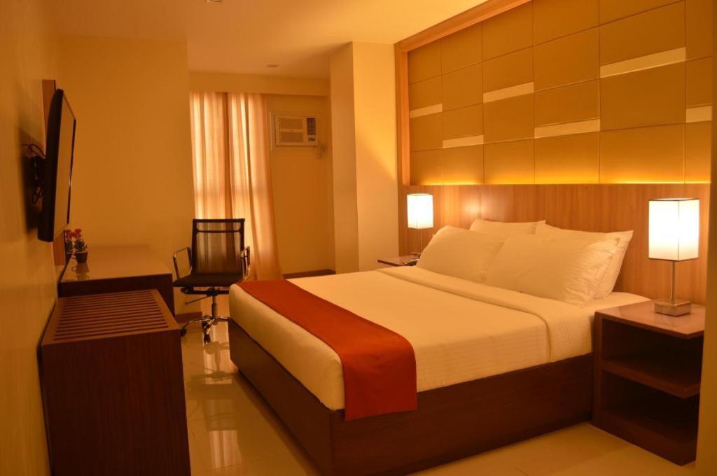 Hotel Veniz - Session Baguio City Buitenkant foto